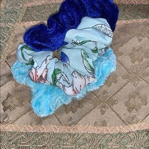 3 assorted scrunchies